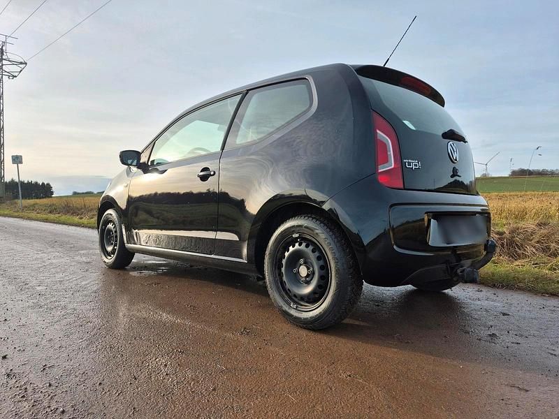 Używany VW up! Highline 75 KM (55 kW) 2013 Czarny Hatchback