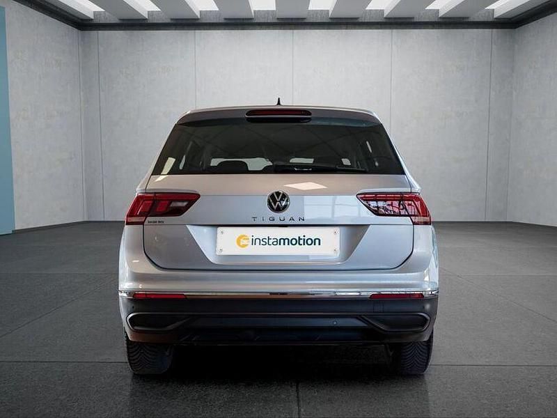 Gebraucht VW Tiguan 150 PS (110 kW) 2023 Silber SUV