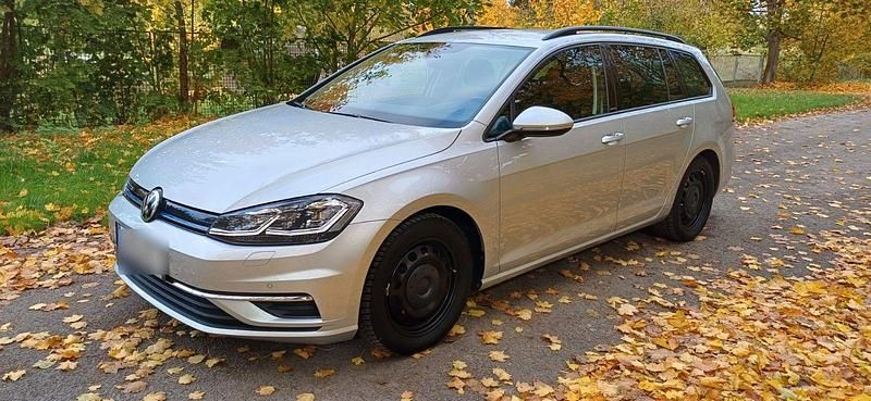 Silber Gebraucht 2020 VW Golf VIII United Kombi | 20.500 € (Fairer Preis) - Bild 1/4