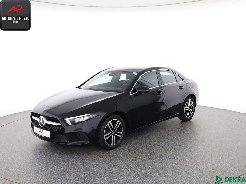Schwarz (metallic) Gebraucht 2022 Mercedes A180 Progressive Limousine | 25.880 € (Fairer Preis) - Bild 1/4