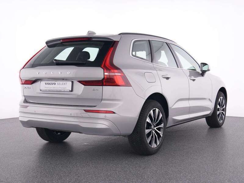 Gebraucht Volvo XC60 197 PS (144 kW) 2023 Silber silver dawn / metallic SUV