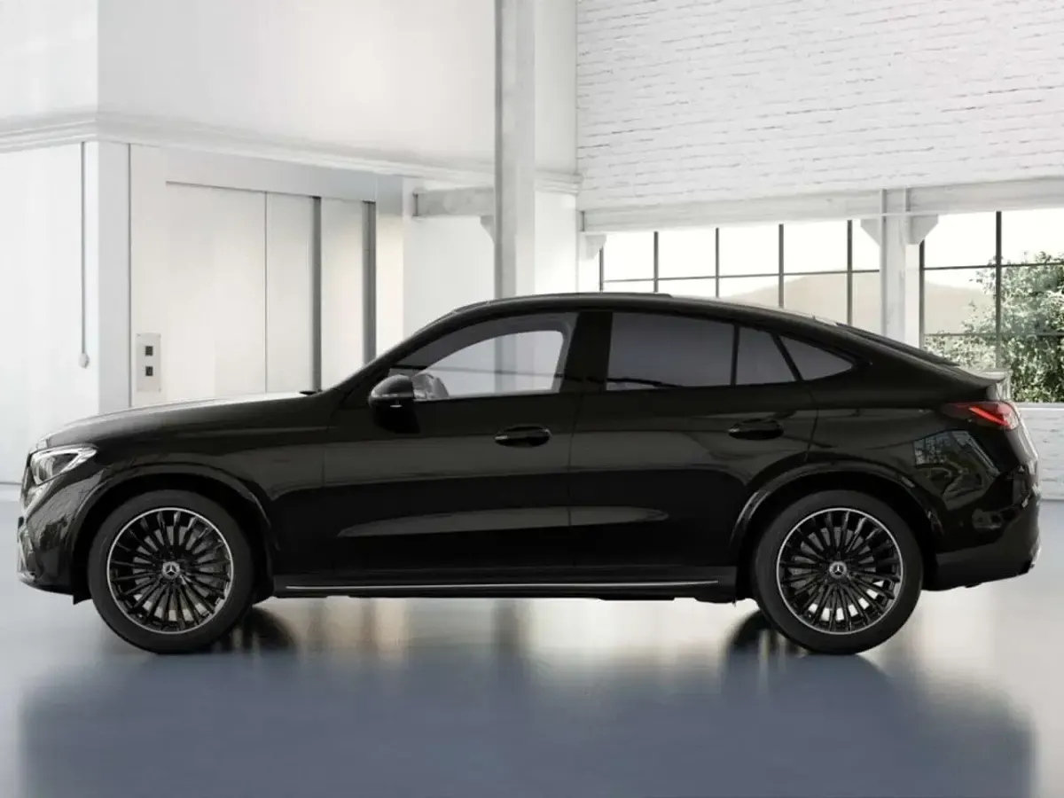Gebraucht Mercedes GLC300 AMG 269 PS (197 kW) 2025 Metalliclack obsidianschwarz SUV