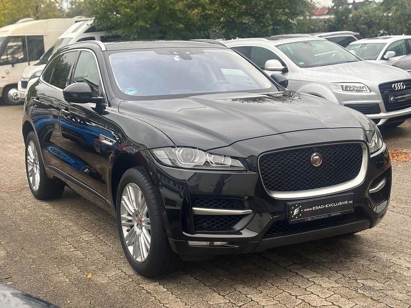Schwarz Gebraucht 2017 Jaguar F-Pace R-Sport SUV | 16.900 € - Bild 1/4