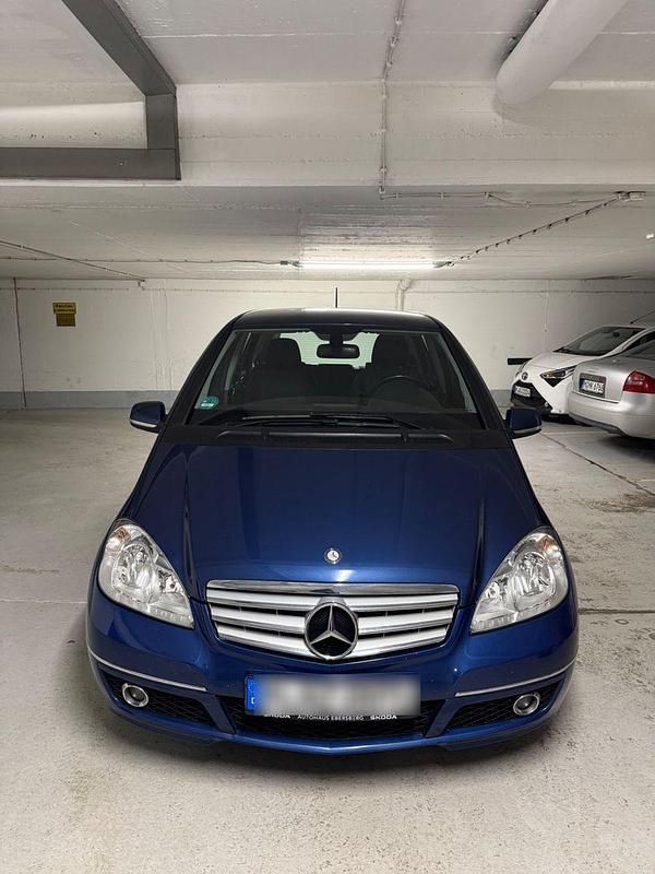 Gebraucht Mercedes A180 Avantgarde 109 PS (80 kW) 2011 Blau Limousine