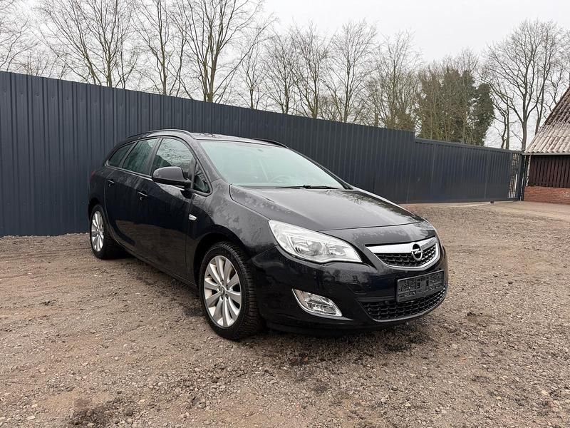 Gebraucht Opel Astra Edition 101 PS (74 kW) 2011 Schwarz Kombi