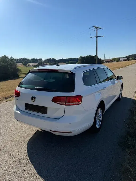 Gebraucht VW Passat Comfortline 150 PS (110 kW) 2018 Weiß Kombi