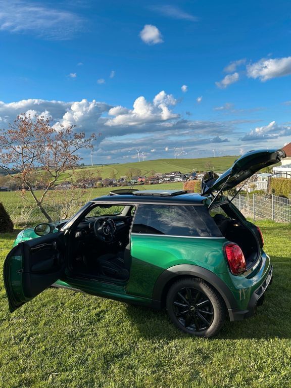 Grün Gebraucht 2023 Mini John Cooper Works Kleinwagen | 26.600 € (Fairer Preis) - Bild 1/4