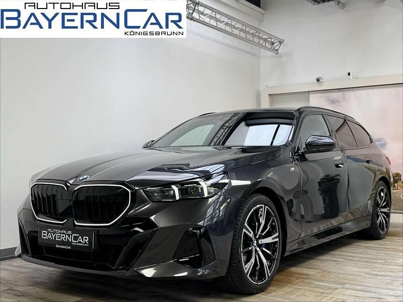 Sophistograu brillant metallic Gebraucht 2025 BMW 540 M Sport Kombi | 76.989 € (Fairer Preis) - Bild 1/4