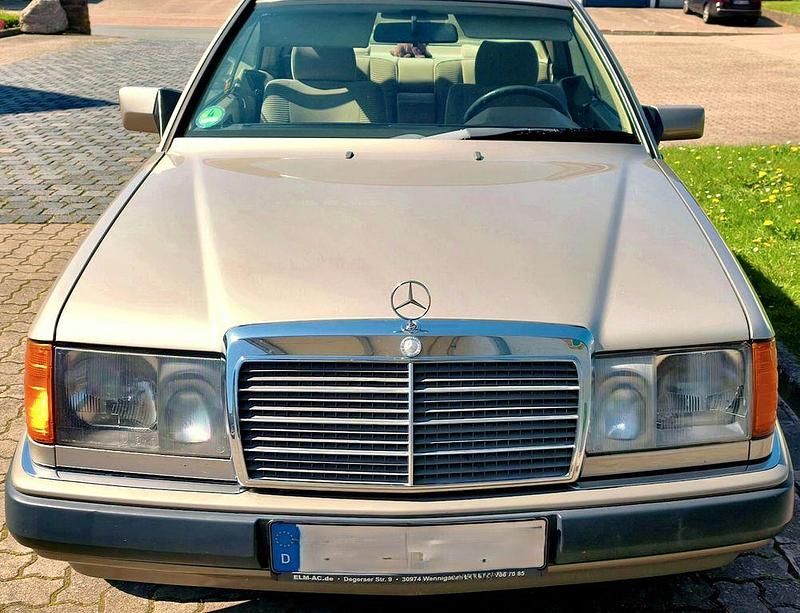 Gebraucht Mercedes E300 179 PS (131 kW) 1990 Gold Coupé