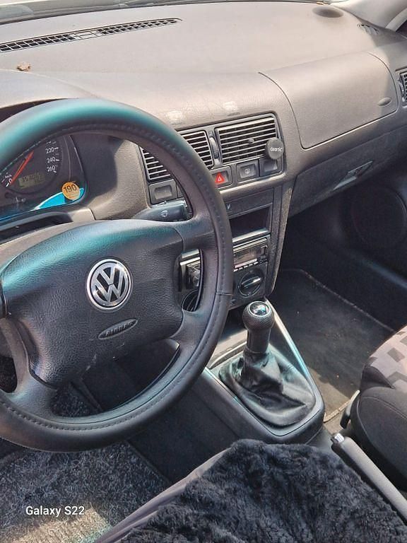 Silber Gebraucht 1999 VW Golf IV Basis Limousine | 999 € - Bild 1/4