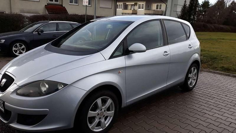 Grau Gebraucht 2010 Seat Altea Stylance Van / Kleinbus | 5.500 € (Fairer Preis) - Bild 1/4