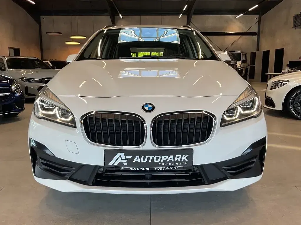 Używany BMW 218 Advantage 150 KM (110 kW) 2020 Biały Kombi