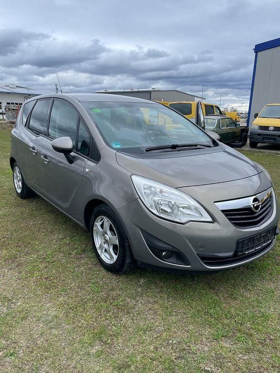 Gebraucht Opel Meriva 101 PS (74 kW) 2011 Braun Van / Kleinbus