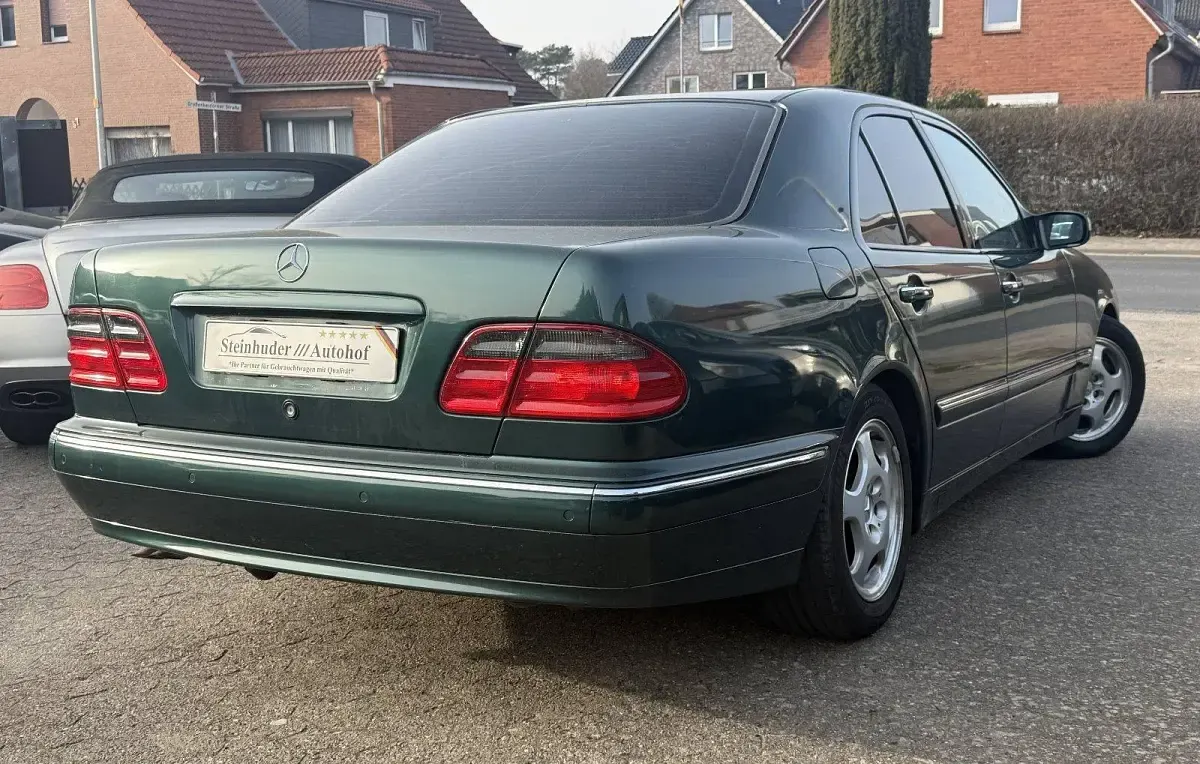 Gebraucht Mercedes E280 Avantgarde 204 PS (150 kW) 2000 Grün Limousine