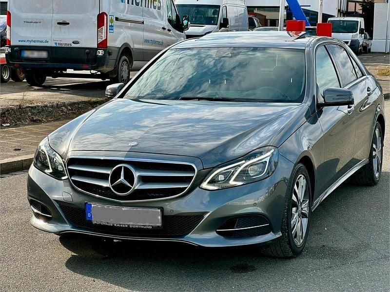 Gebraucht Mercedes E220 170 PS (125 kW) 2016 Grau Limousine