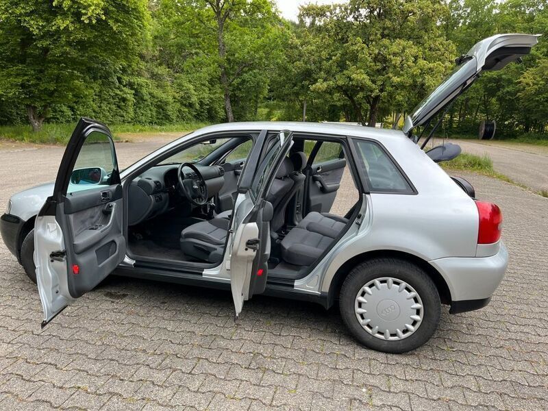 Silber Gebraucht 1999 Audi A3 Ambiente Limousine | 2.290 € (Fairer Preis) - Bild 1/4