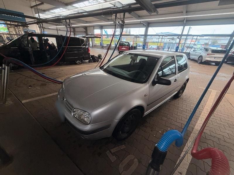 Usado VW Golf IV 110 HP (80 kW) 2002 Prateado Citadino