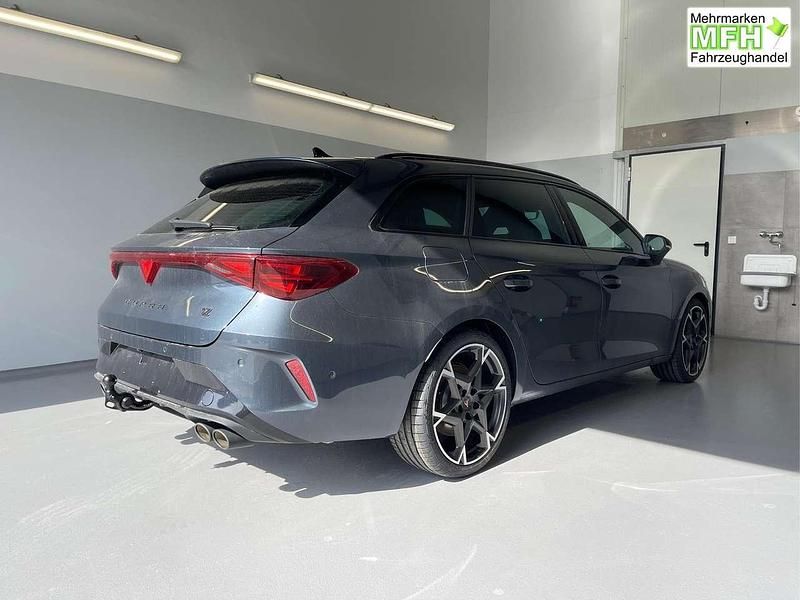 Neu Cupra Leon VZ3 333 PS (244 kW) 2025 [0e0e] midnight schwa... Limousine