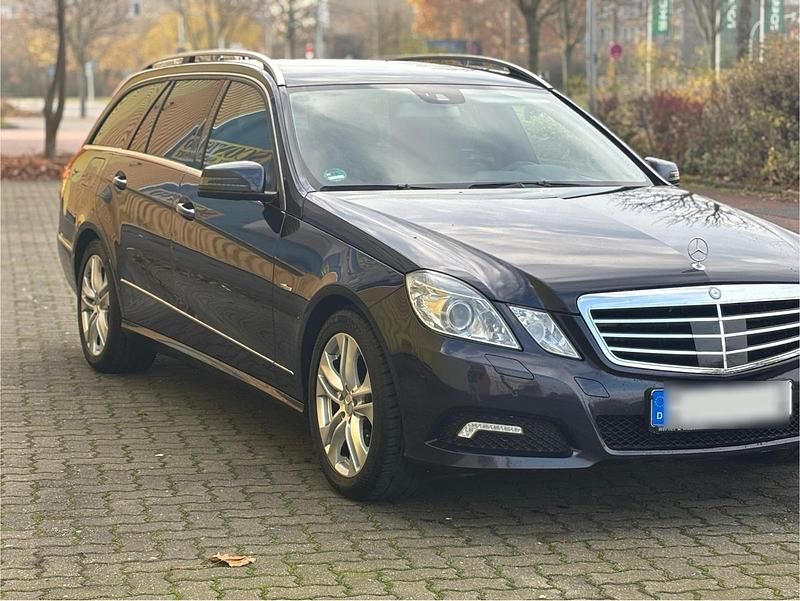 Gebraucht Mercedes E350 Avantgarde 230 PS (169 kW) 2010 Blau Kombi