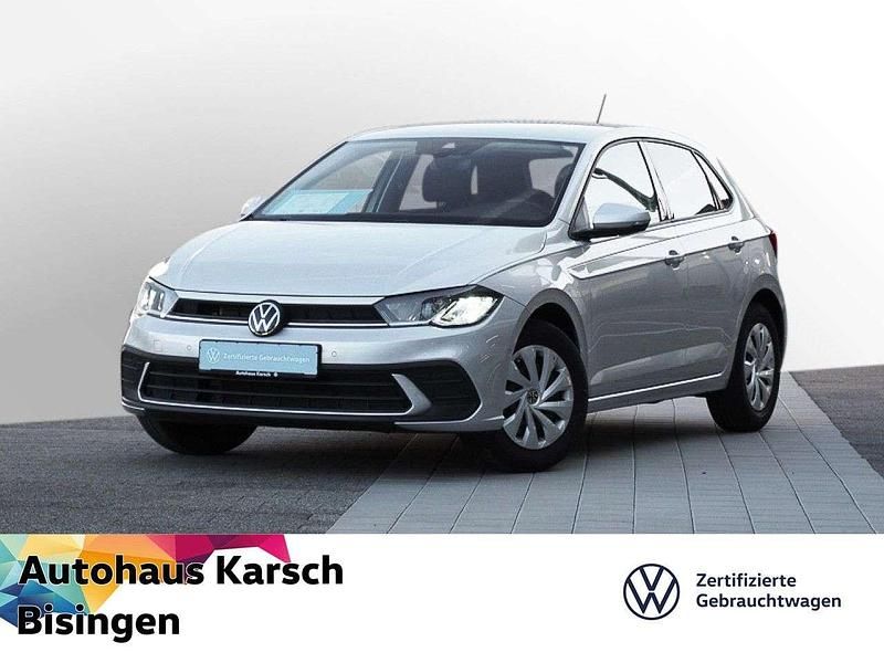 Reflexsilber (metallic) Gebraucht 2024 VW Polo Life Limousine | 22.890 € (Fairer Preis) - Bild 1/3