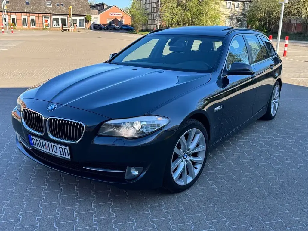 Gebraucht BMW 520 184 PS (135 kW) 2011 Grau Kombi