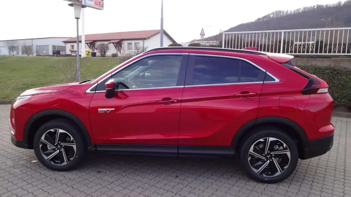 Gebraucht Mitsubishi Eclipse Cross Basis 188 PS (138 kW) 2022 Dynamikrot SUV