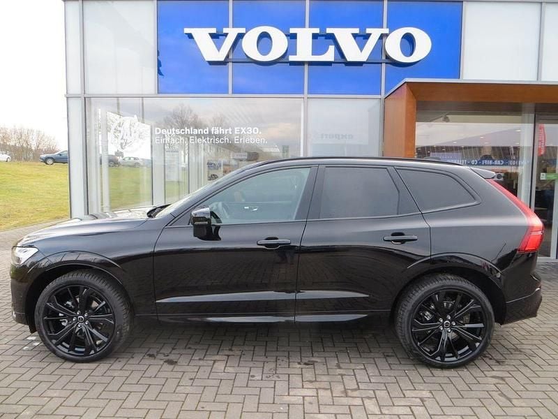Neu Volvo XC60 Plus 250 PS (183 kW) 2026 Schwarz SUV