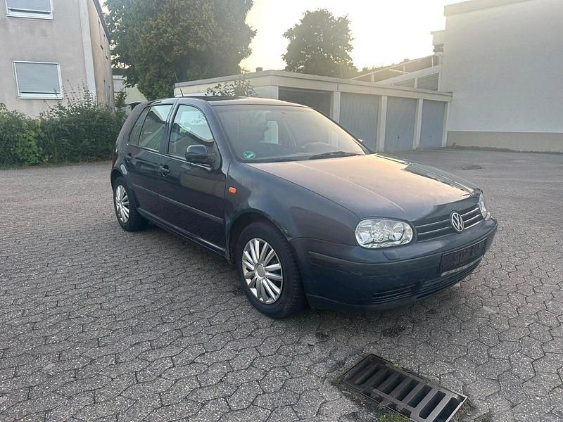 Blau Gebraucht 1999 VW Golf IV Limousine | 990 € (Etwas zu teuer) - Bild 1/4