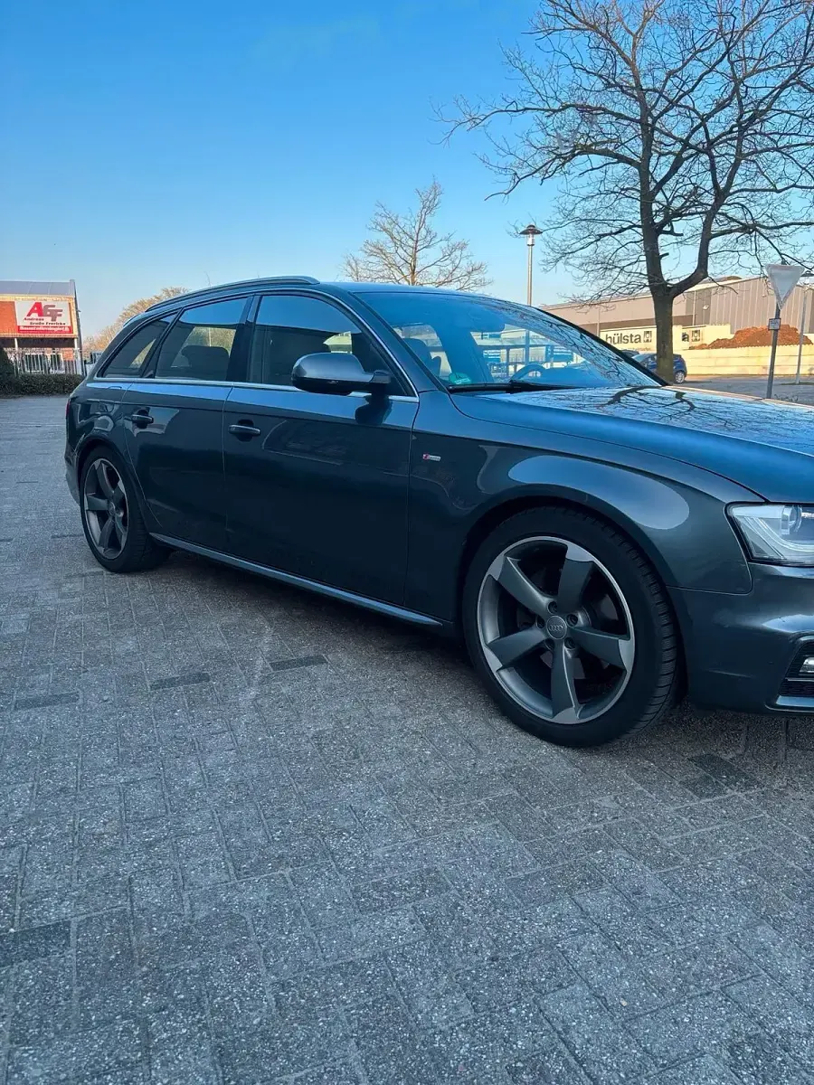 Gebraucht Audi A4 S-Line 204 PS (150 kW) 2012 Grau Kombi