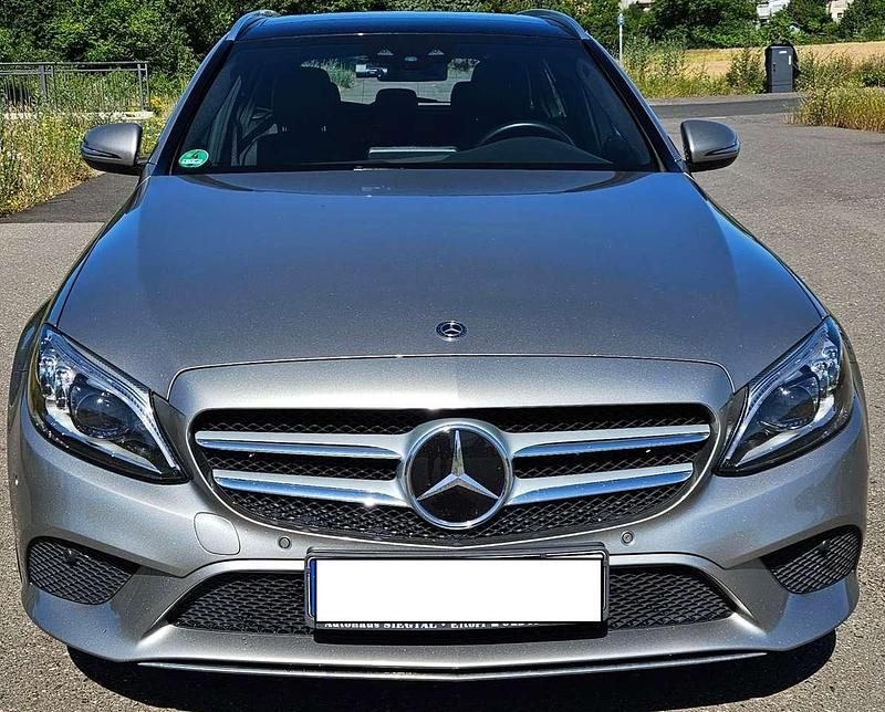 Grau Gebraucht 2018 Mercedes C220 Avantgarde Kombi | 20.899 € (Fairer Preis) - Bild 1/4