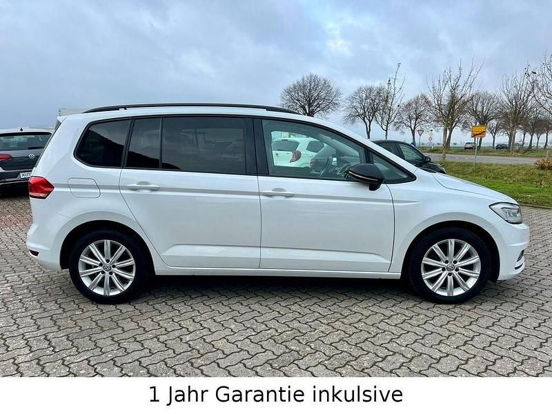 Gebraucht VW Touran Highline 150 PS (110 kW) 2017 Weiß Van / Kleinbus