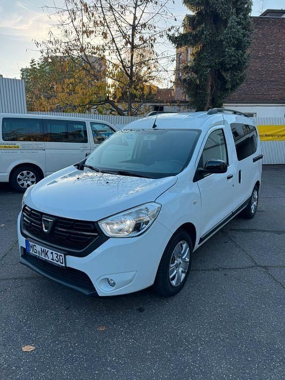 Weiß Gebraucht 2019 Dacia Dokker Comfort Van / Kleinbus | 11.950 € (Teuer) - Bild 1/4