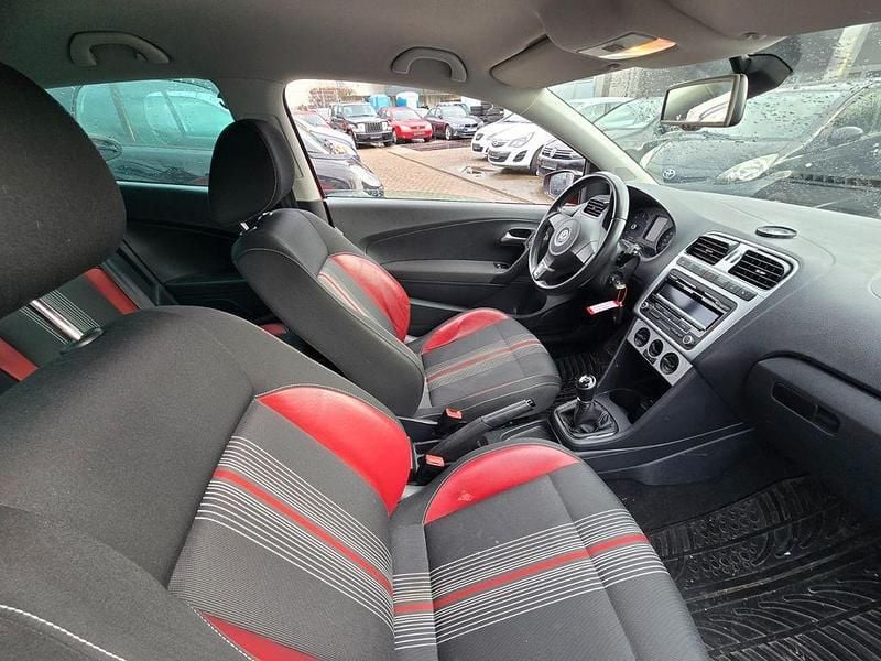 Second-hand VW Polo 90 CP (66 kW) 2012 Roșu Hatchback