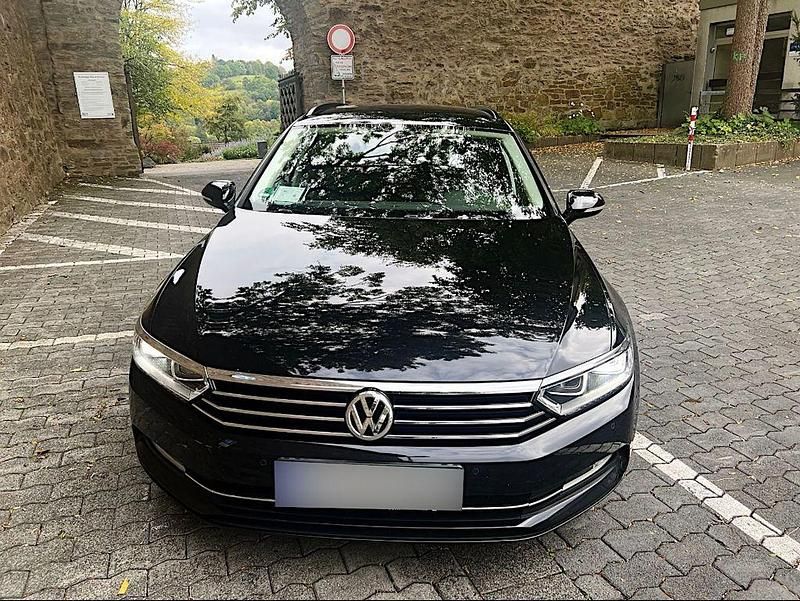 Schwarz Gebraucht 2019 VW Passat Business Kombi | 14.890 € (Fairer Preis) - Bild 1/4