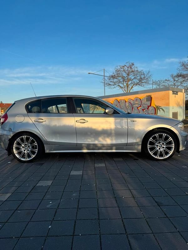 Gebraucht BMW 118 122 PS (89 kW) 2005 Silber Kleinwagen