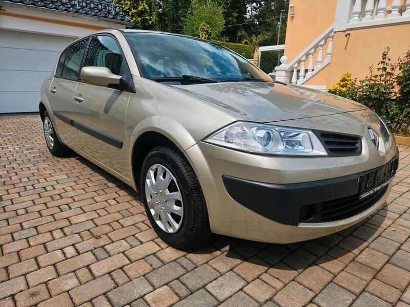 Gold Gebraucht 2007 Renault Mégane II Limousine | 3.999 € (Etwas zu teuer) - Bild 1/4