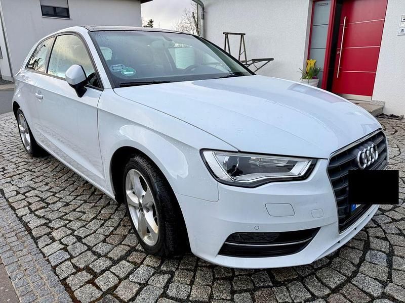 Gebraucht Audi A3 Ambition 105 PS (77 kW) 2014 Weiß Limousine