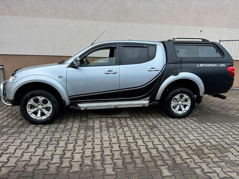 Gebraucht Mitsubishi L200 Intense 178 PS (130 kW) 2013 Silber Abholung