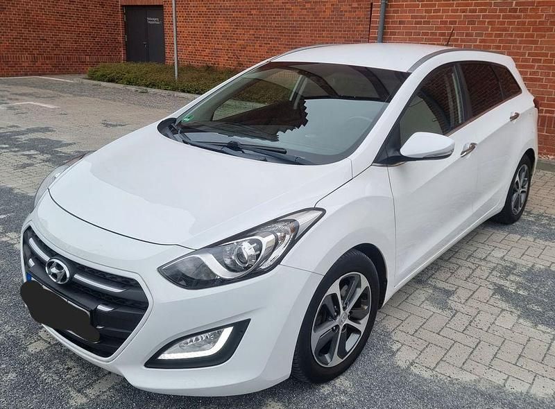 Gebraucht Hyundai i30 136 PS (100 kW) 2017 Weiß Limousine