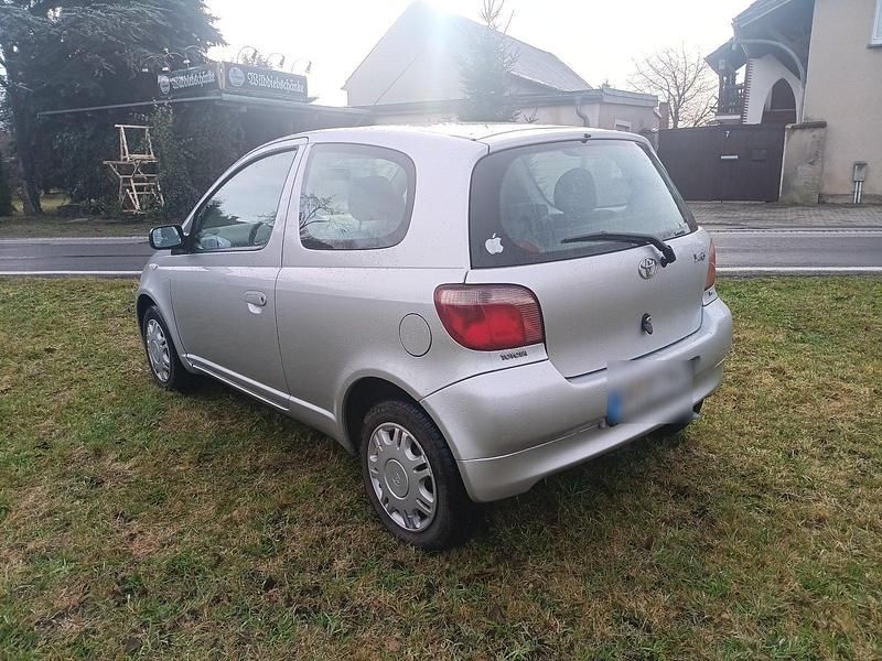 Gebraucht Toyota Yaris 87 PS (63 kW) 2002 Silber Kleinwagen