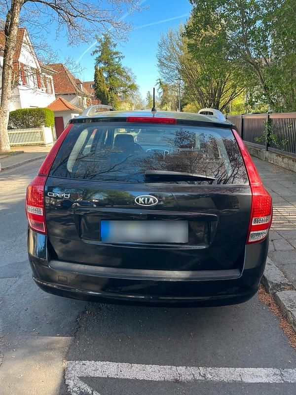 Second-hand Kia Ceed 90 CP (66 kW) 2010 Negru Hatchback