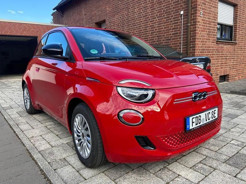 Rot Neu 2025 Fiat 500e Red Kleinwagen | 22.900 € (Superpreis) - Bild 1/4