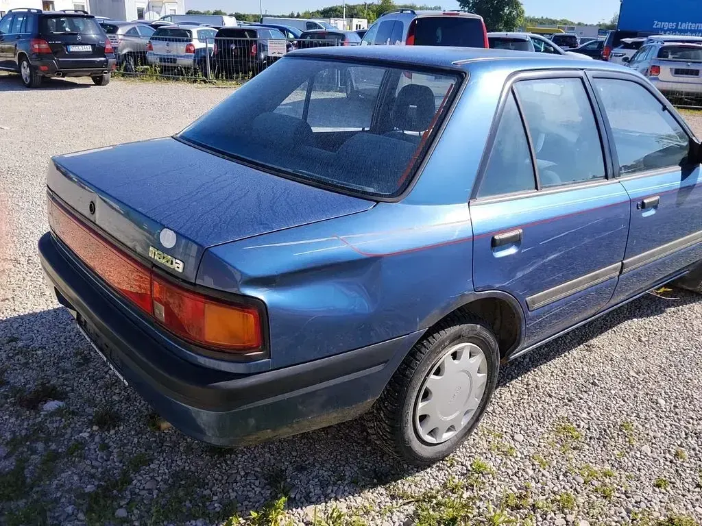 Gebraucht Mazda 323 84 PS (61 kW) 1990 Blau Limousine