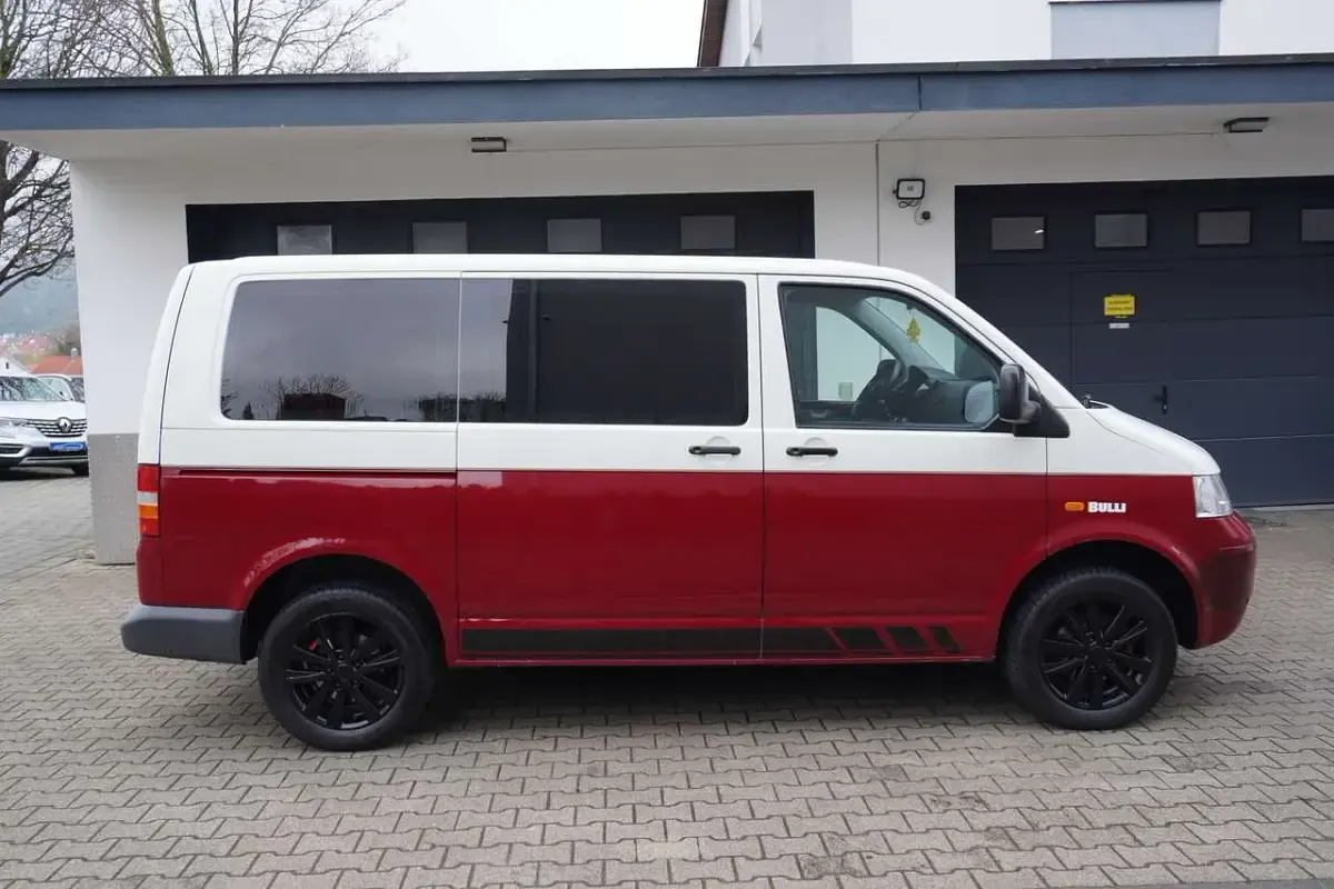 Gebraucht VW Caravelle 102 PS (75 kW) 2007 Grauweiß + wrot Van