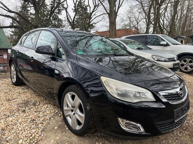 Gebraucht Opel Astra Edition 116 PS (85 kW) 2010 Schwarz Limousine