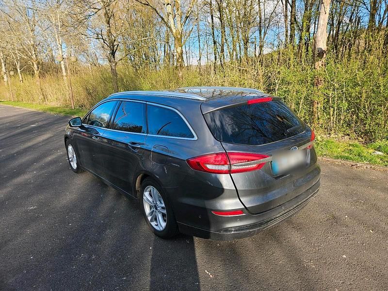 Gebraucht Ford Mondeo Titanium 150 PS (110 kW) 2019 Grau Kombi