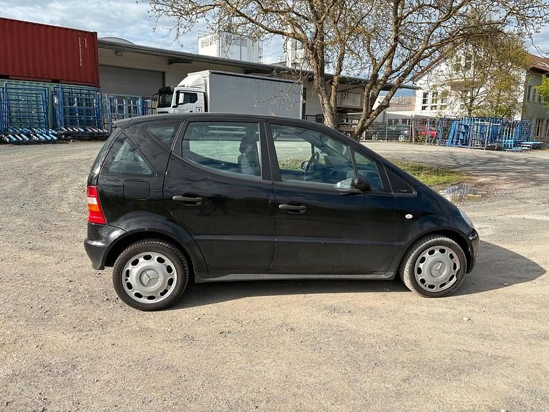 Usado Mercedes A140 80 HP (58 kW) 2000 Preto Citadino
