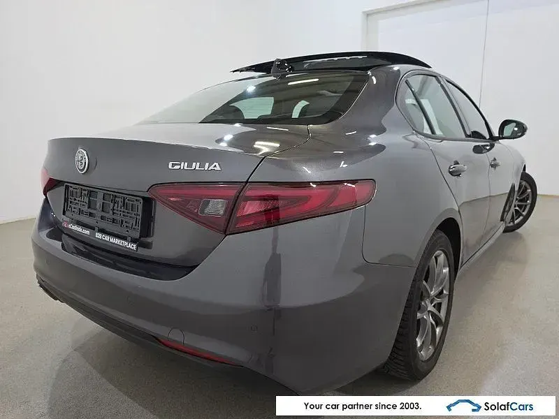 Gebraucht Alfa Romeo Giulia 150 PS (110 kW) 2017 Grau Limousine