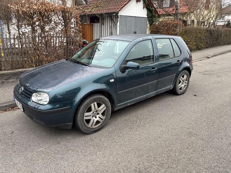 Grün Gebraucht 2003 VW Golf IV Edition Kleinwagen | 750 € (Guter Preis) - Bild 1/4