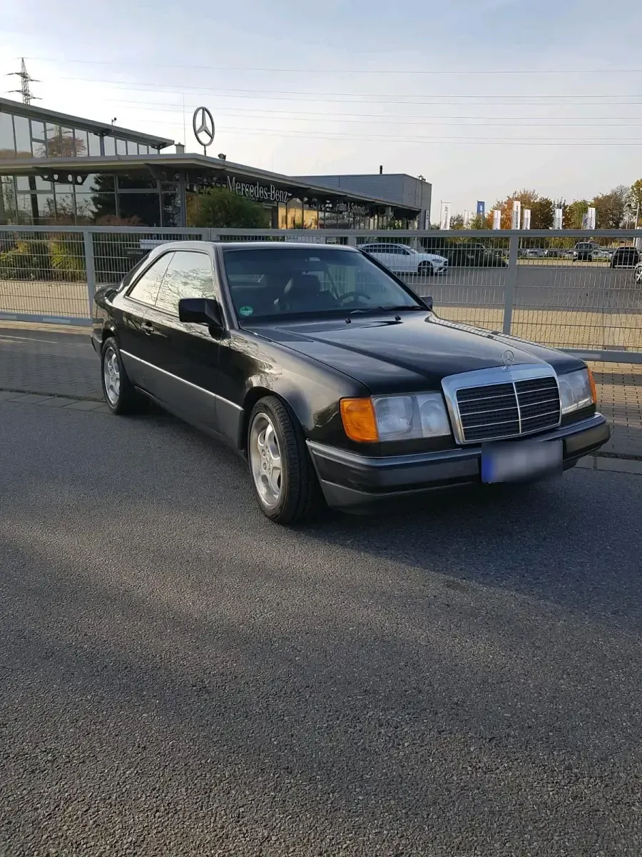 Gebraucht Mercedes 300 180 PS (132 kW) 1991 Schwarz Coupé